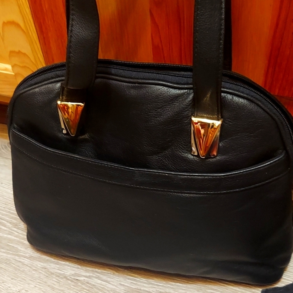 Like new Toni leather purse